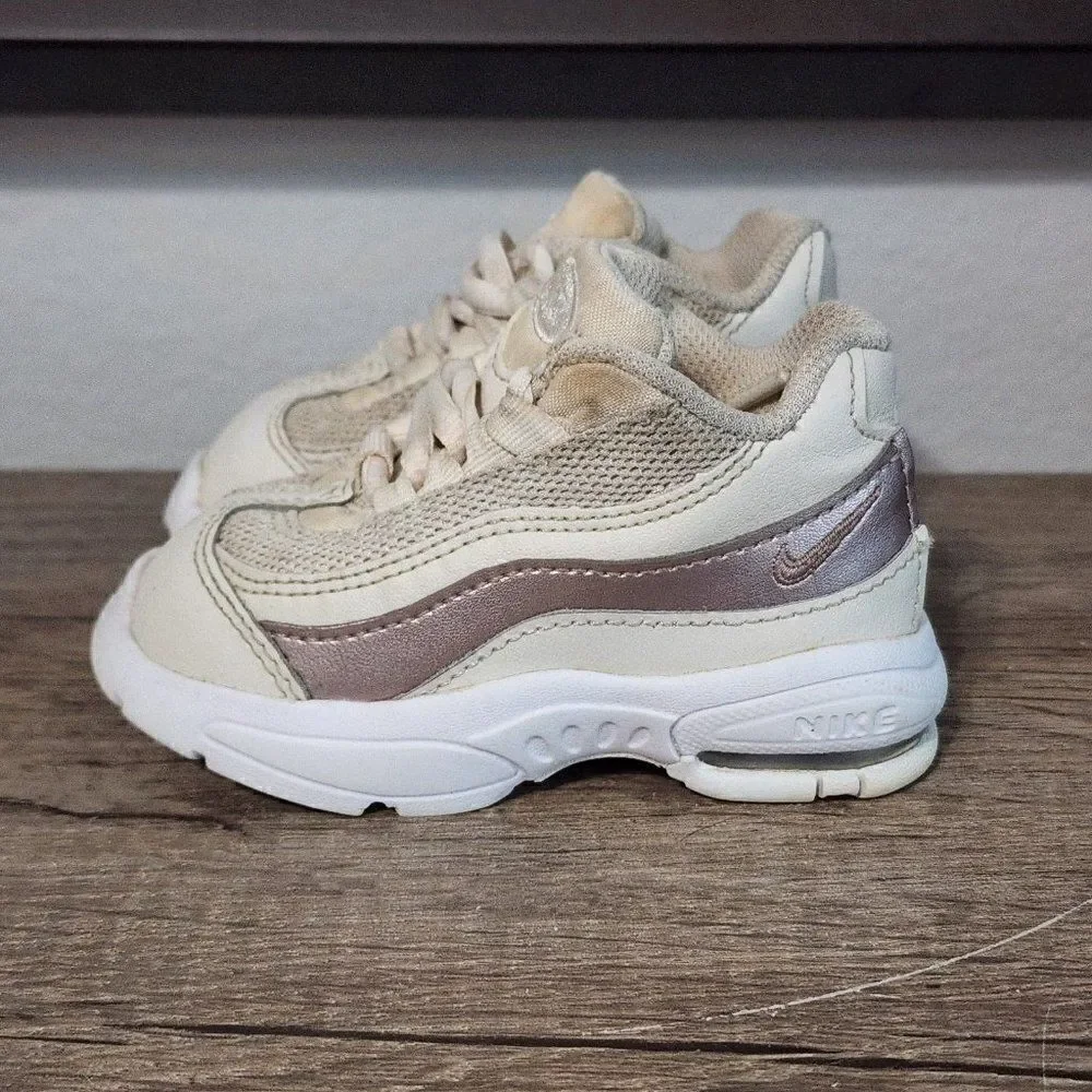 Nike Air Max 95 Youth Athletic Shoes Size 4C White